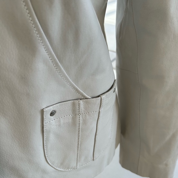 𝅺Dialogue White Leather Jacket - Picture 4 of 7